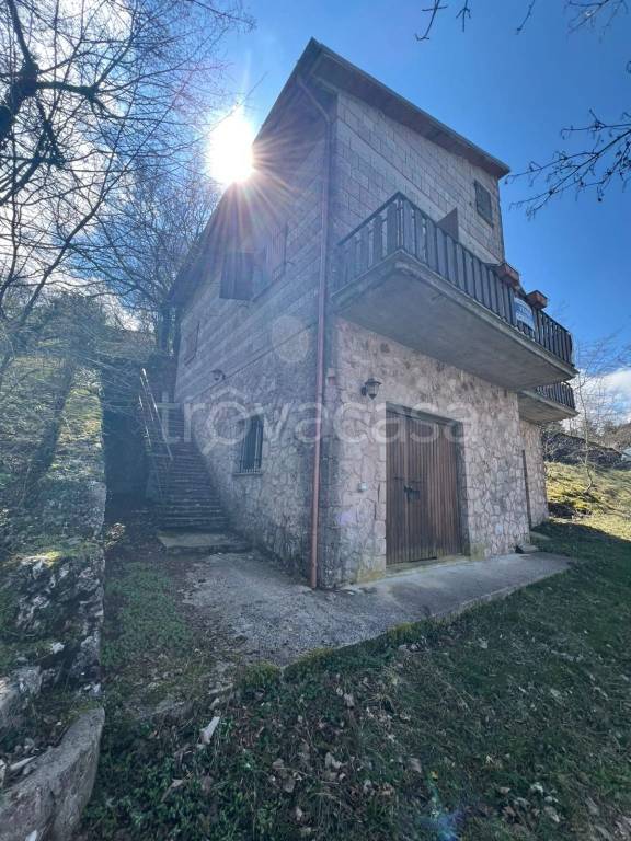 casa indipendente in vendita a Giano dell'Umbria in zona Bastardo