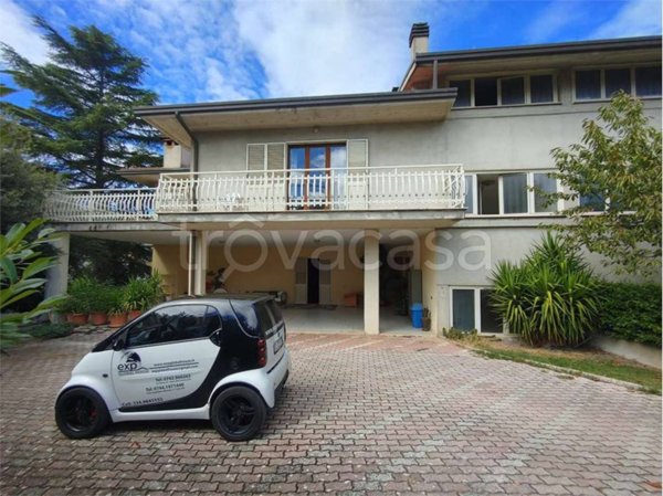 casa indipendente in vendita a Giano dell'Umbria in zona Bastardo