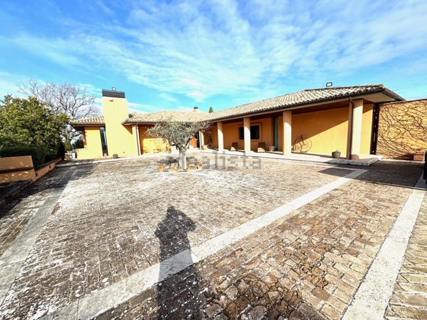 casa indipendente in vendita a Giano dell'Umbria