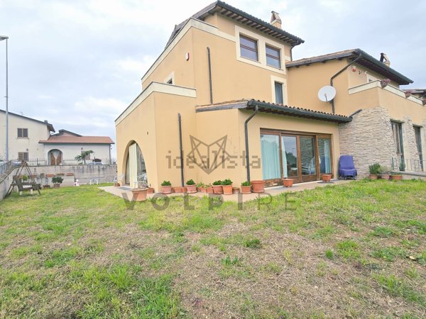 casa indipendente in vendita a Giano dell'Umbria
