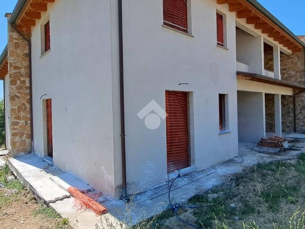 casa indipendente in vendita a Giano dell'Umbria in zona Bastardo