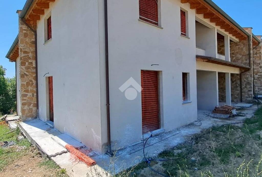 casa indipendente in vendita a Giano dell'Umbria in zona Bastardo
