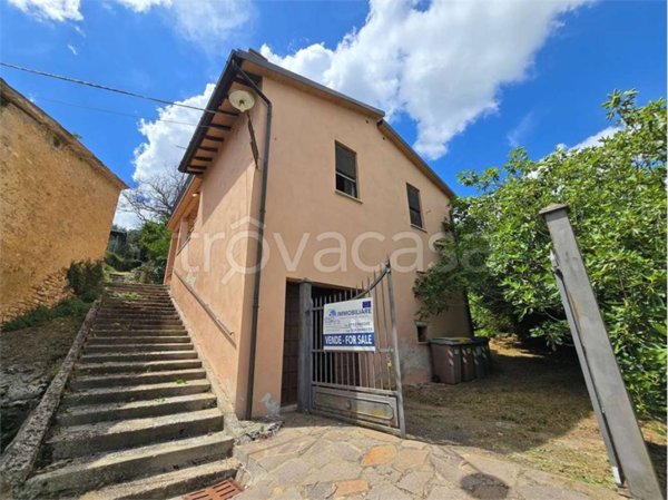 casa indipendente in vendita a Giano dell'Umbria in zona Montecchio
