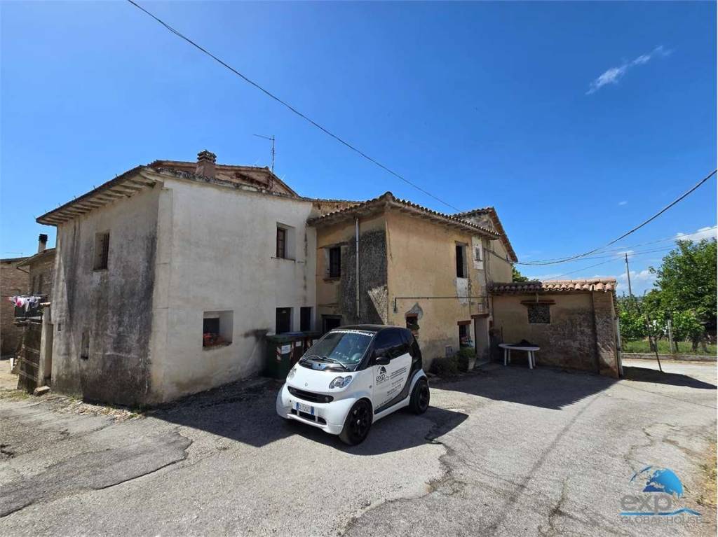 casa indipendente in vendita a Giano dell'Umbria in zona Bastardo