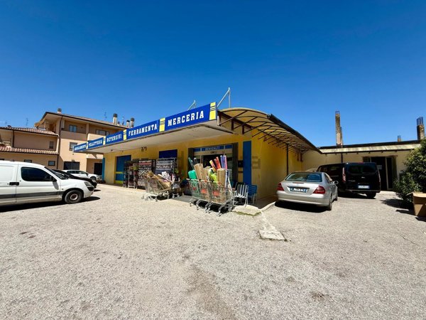 locale commerciale in vendita a Giano dell'Umbria in zona Bastardo