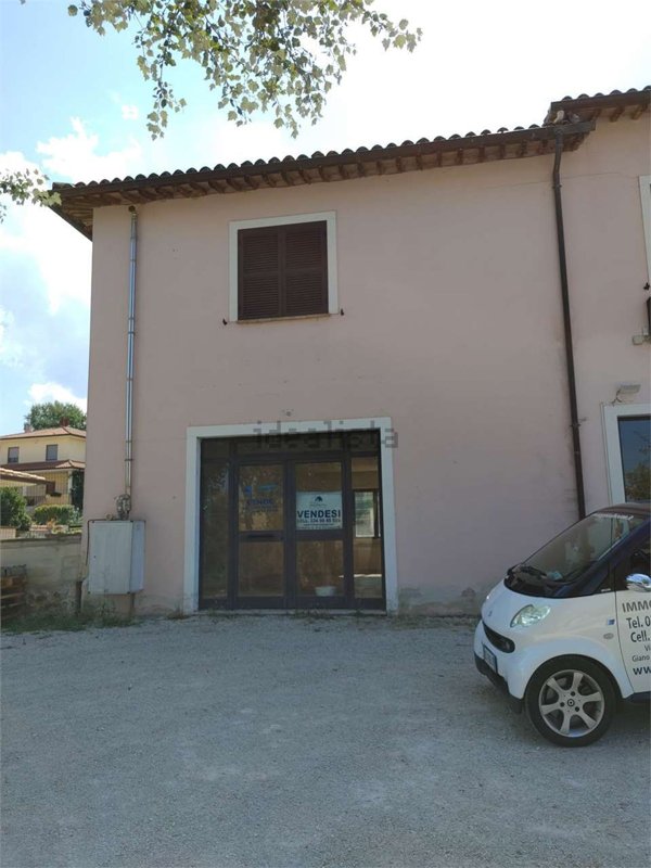 ufficio in vendita a Giano dell'Umbria in zona Bastardo