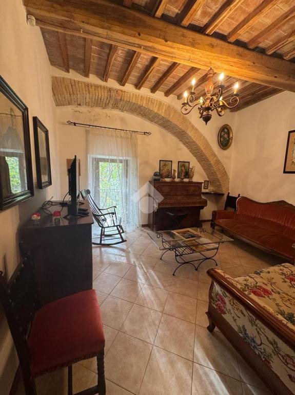 casa indipendente in vendita a Giano dell'Umbria