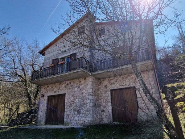 casa indipendente in vendita a Giano dell'Umbria