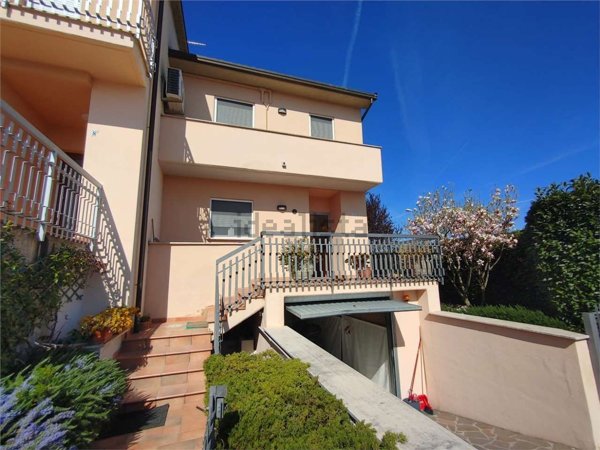 casa indipendente in vendita a Giano dell'Umbria in zona Bastardo