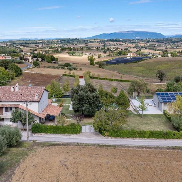 casa indipendente in vendita a Giano dell'Umbria in zona Castagnola