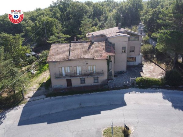 intera palazzina in vendita a Gualdo Cattaneo in zona Torri