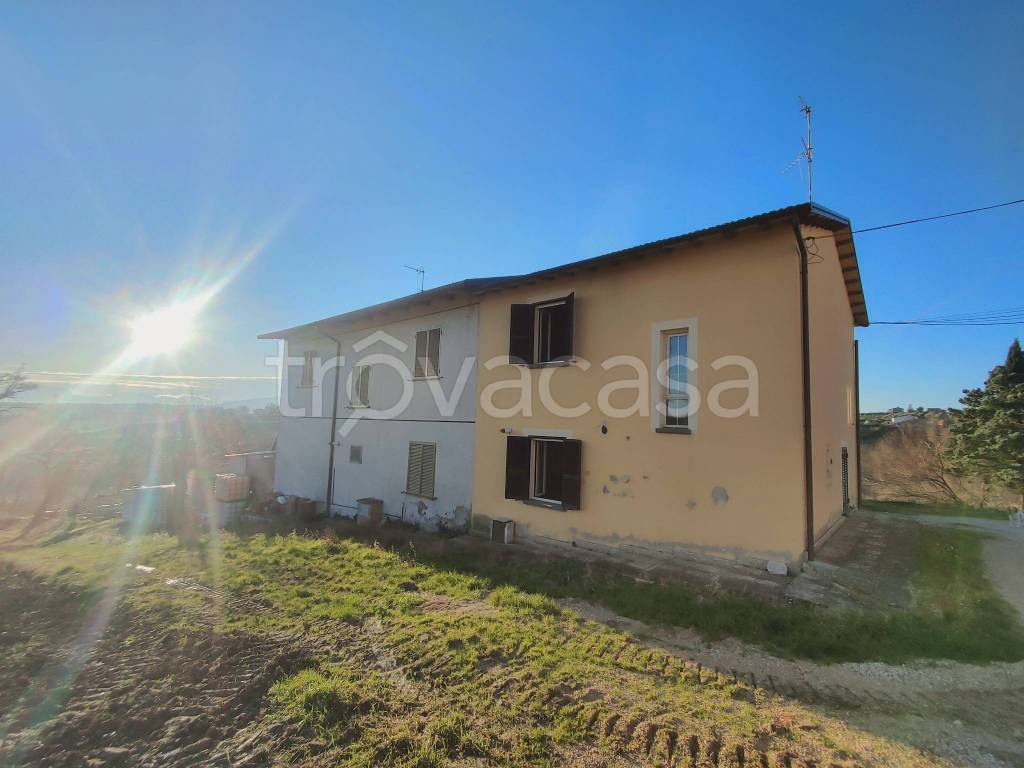 casa indipendente in vendita a Gualdo Cattaneo in zona Collesecco