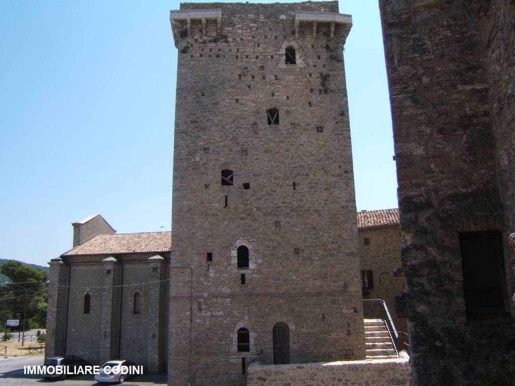 intera palazzina in vendita a Gualdo Cattaneo in zona Grutti
