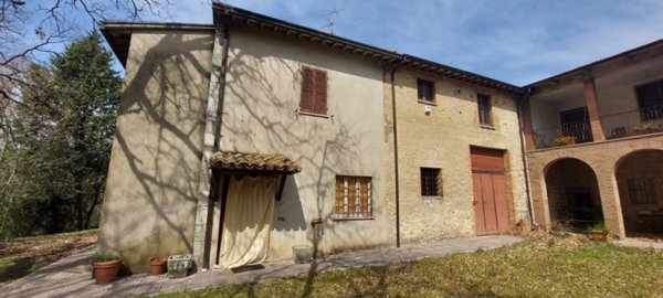 casa semindipendente in vendita a Gualdo Cattaneo in zona Grutti