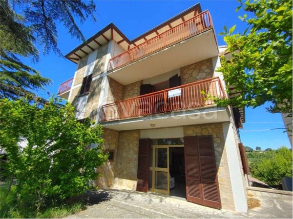 casa indipendente in vendita a Gualdo Cattaneo in zona Pozzo
