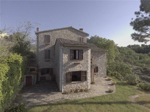 casa indipendente in vendita a Gualdo Cattaneo in zona San Terenziano