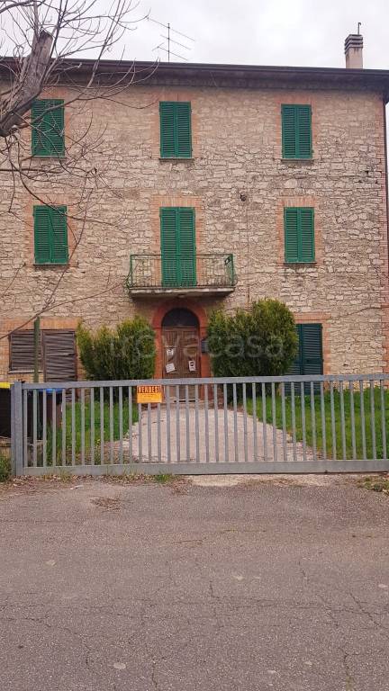 casa indipendente in vendita a Gualdo Cattaneo in zona San Terenziano