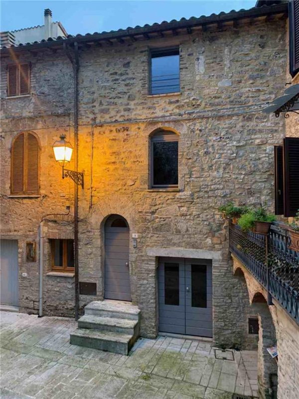 casa indipendente in vendita a Gualdo Cattaneo in zona San Terenziano