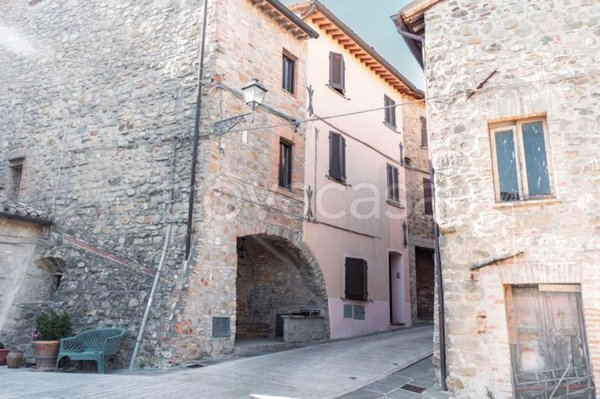 casa indipendente in vendita a Gualdo Cattaneo in zona Pozzo