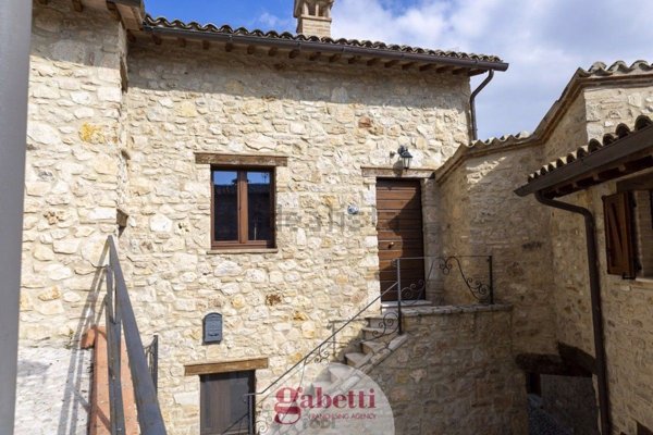 appartamento in vendita a Gualdo Cattaneo in zona Torri