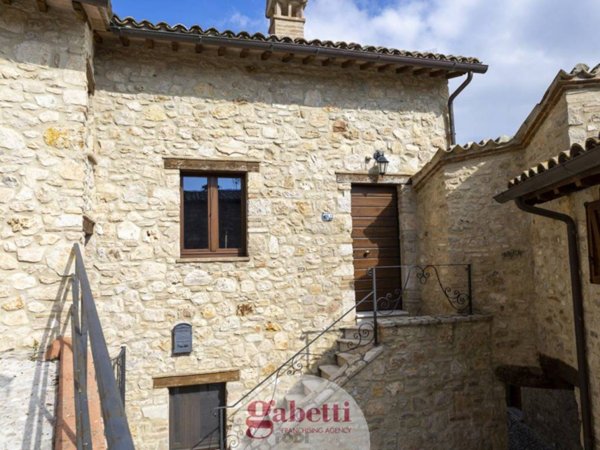 appartamento in vendita a Gualdo Cattaneo in zona Torri