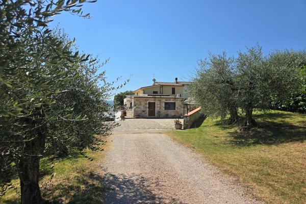 casa indipendente in vendita a Gualdo Cattaneo in zona Marcellano