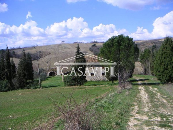 casa indipendente in vendita a Gualdo Cattaneo in zona San Terenziano