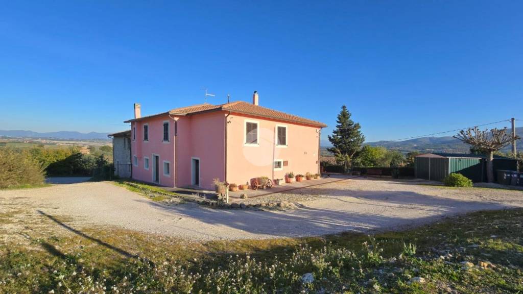 casa indipendente in vendita a Gualdo Cattaneo in zona Marcellano