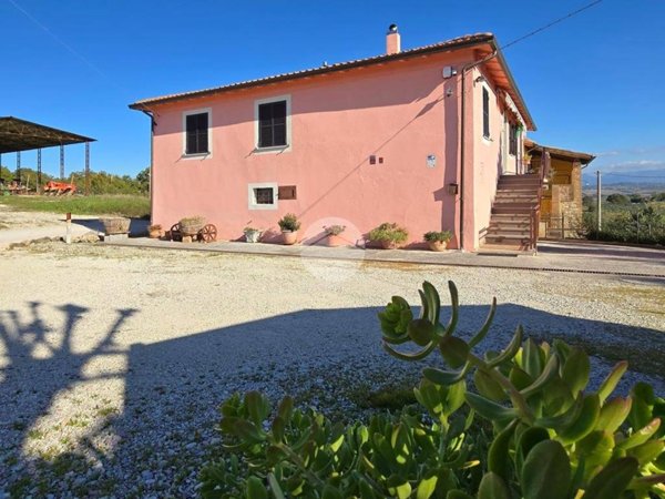 casa indipendente in vendita a Gualdo Cattaneo in zona Marcellano