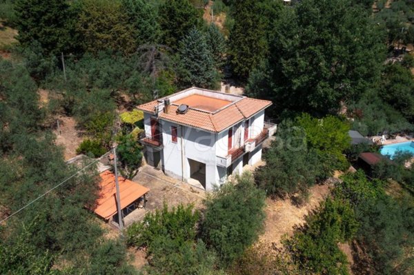 casa indipendente in vendita a Gualdo Cattaneo in zona Pozzo