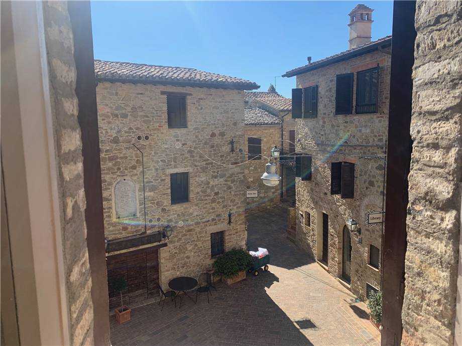 intera palazzina in vendita a Gualdo Cattaneo in zona Saragano