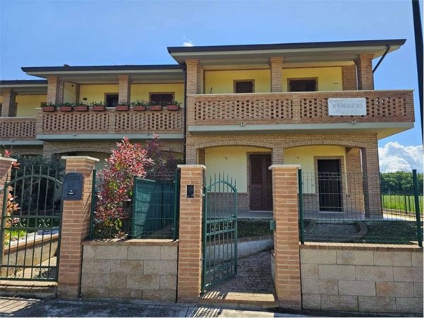 casa indipendente in vendita a Gualdo Cattaneo in zona San Terenziano