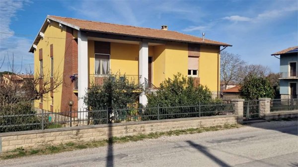 casa indipendente in vendita a Gualdo Cattaneo in zona San Terenziano