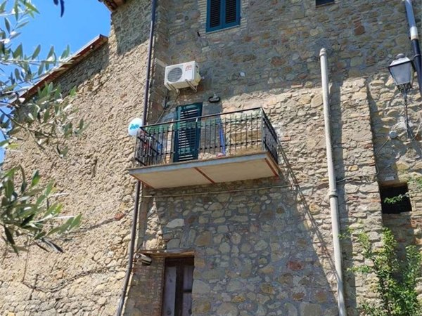 casa indipendente in vendita a Gualdo Cattaneo in zona Pozzo