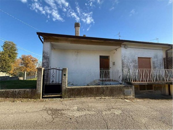 casa semindipendente in vendita a Gualdo Cattaneo in zona Torri