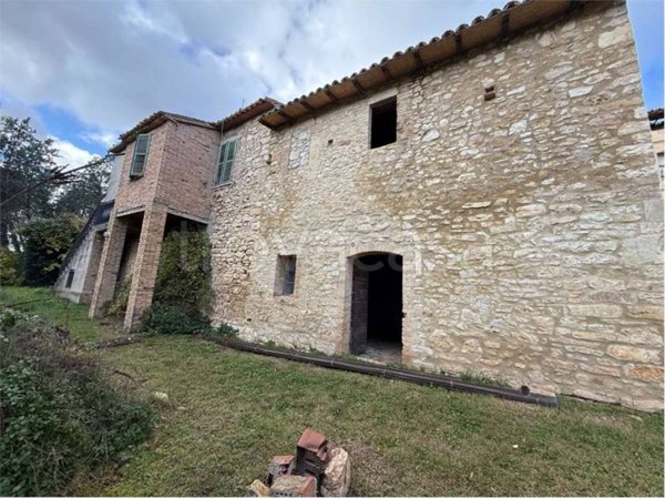 casa indipendente in vendita a Gualdo Cattaneo in zona Torri