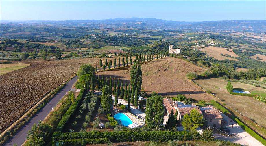 casa indipendente in vendita a Gualdo Cattaneo in zona Pozzo