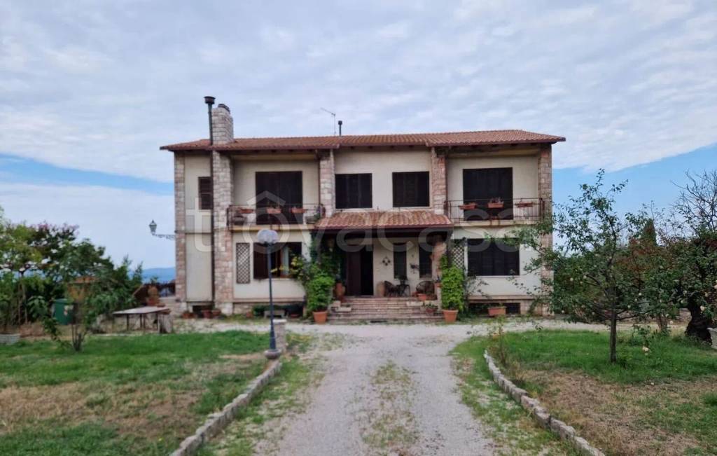 casa indipendente in vendita a Gualdo Cattaneo in zona San Terenziano