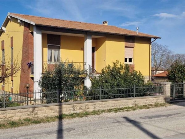 casa indipendente in vendita a Gualdo Cattaneo in zona San Terenziano