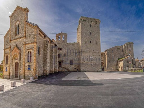 intera palazzina in vendita a Gualdo Cattaneo in zona Grutti