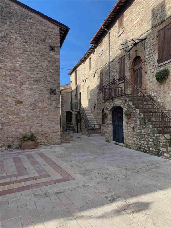 casa indipendente in vendita a Gualdo Cattaneo in zona San Terenziano