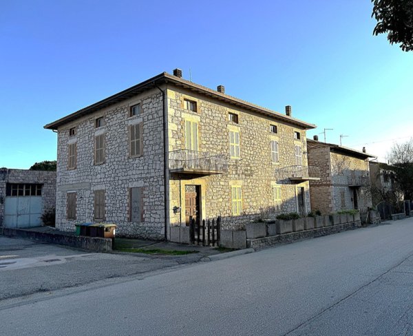casa indipendente in vendita a Gualdo Cattaneo in zona San Terenziano