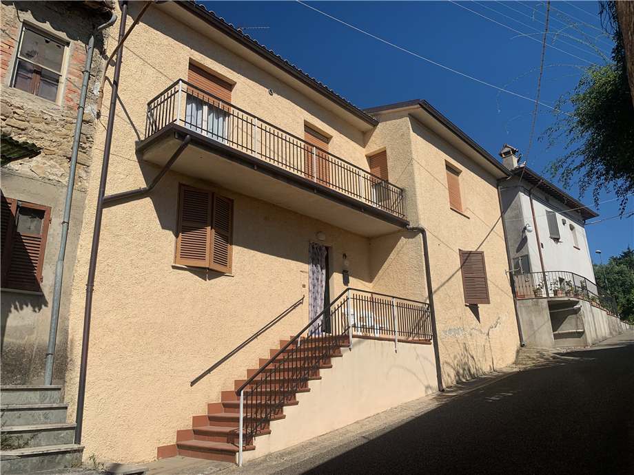 casa indipendente in vendita a Gualdo Cattaneo in zona Collesecco