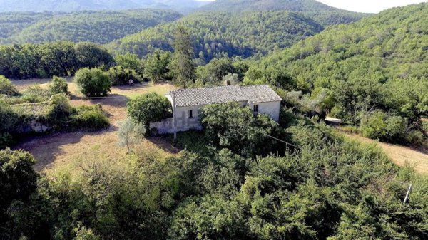 casa indipendente in vendita a Gualdo Cattaneo in zona Barattano