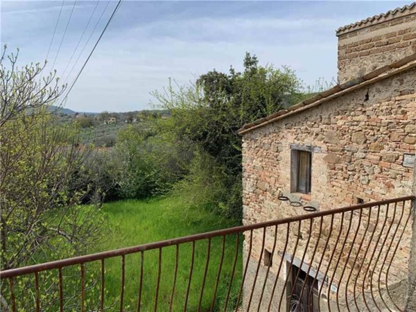 casa indipendente in vendita a Gualdo Cattaneo in zona Collesecco
