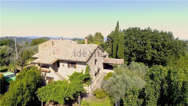 casa indipendente in vendita a Gualdo Cattaneo in zona Ceralto