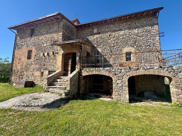 casa indipendente in vendita a Gualdo Cattaneo in zona Grutti