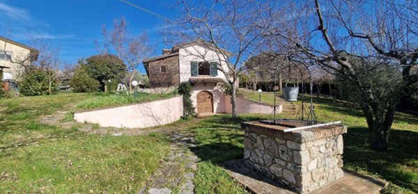 casa indipendente in vendita a Gualdo Cattaneo in zona Collesecco