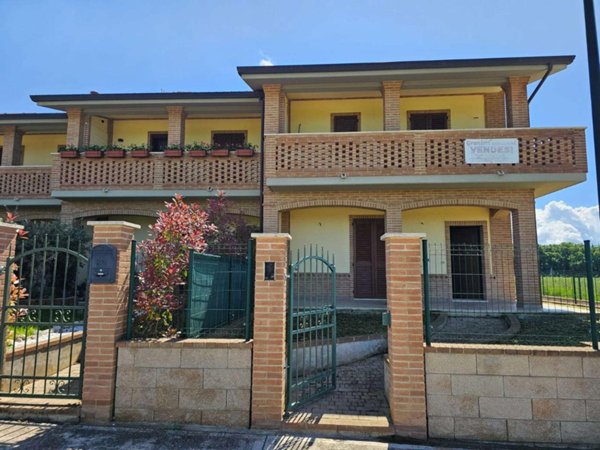 casa indipendente in vendita a Gualdo Cattaneo in zona San Terenziano