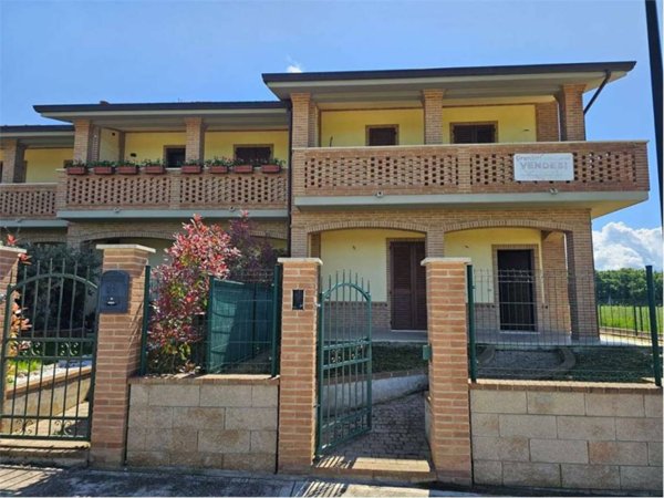 casa indipendente in vendita a Gualdo Cattaneo in zona San Terenziano